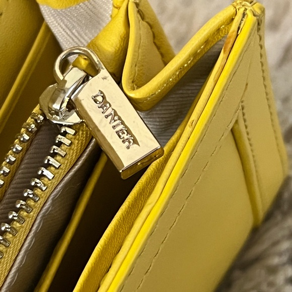 Danier Yellow Perforated Leather Crossbody Bag – New Without Tags - Picture 7 of 12
